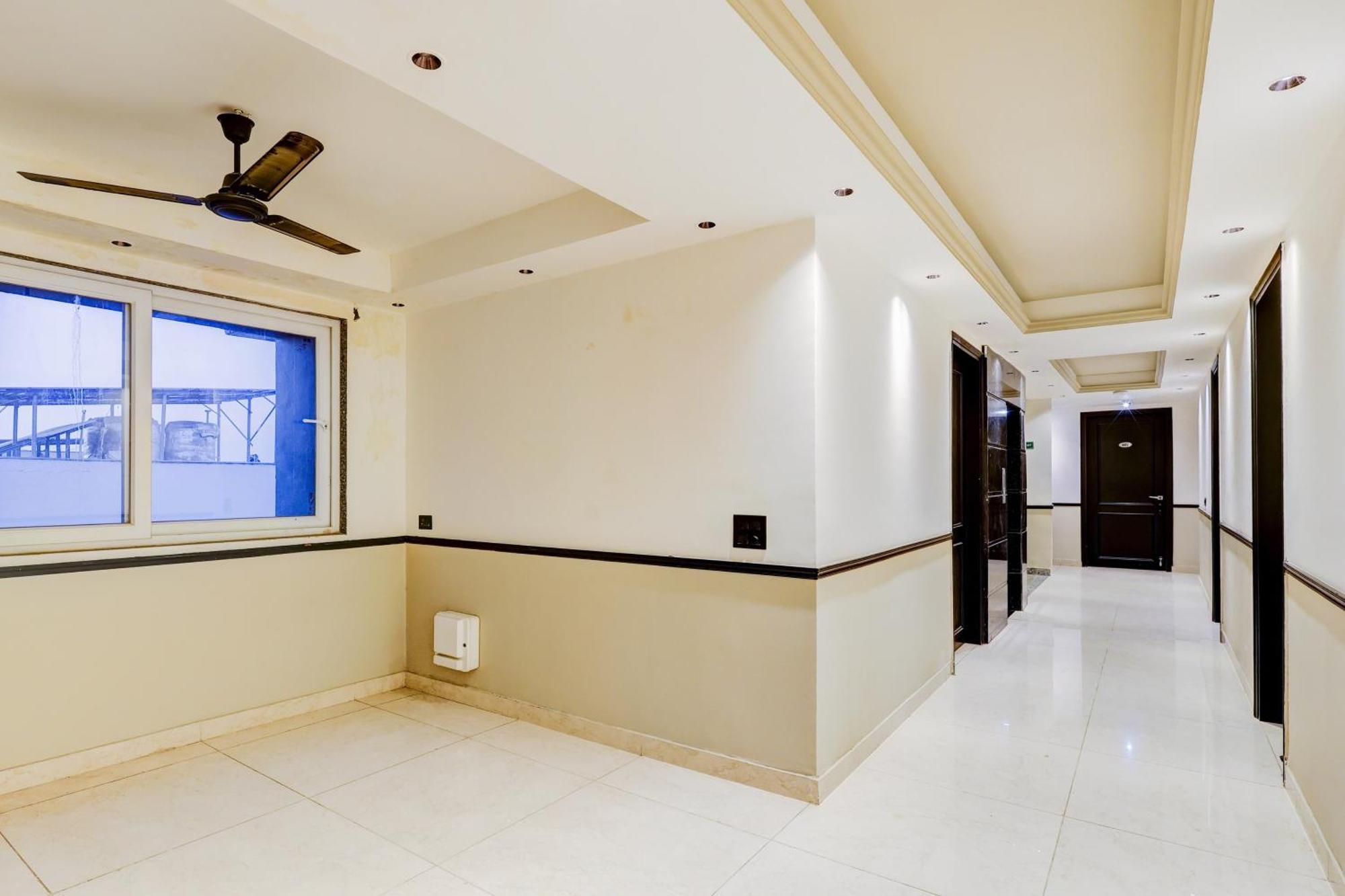 Super Townhouse Oak Udyog Vihar 호텔 구르가온 외부 사진